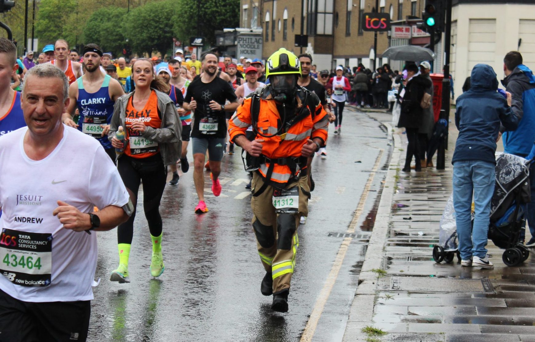 Firefighter’s record-breaking marathon in full breathing apparatus